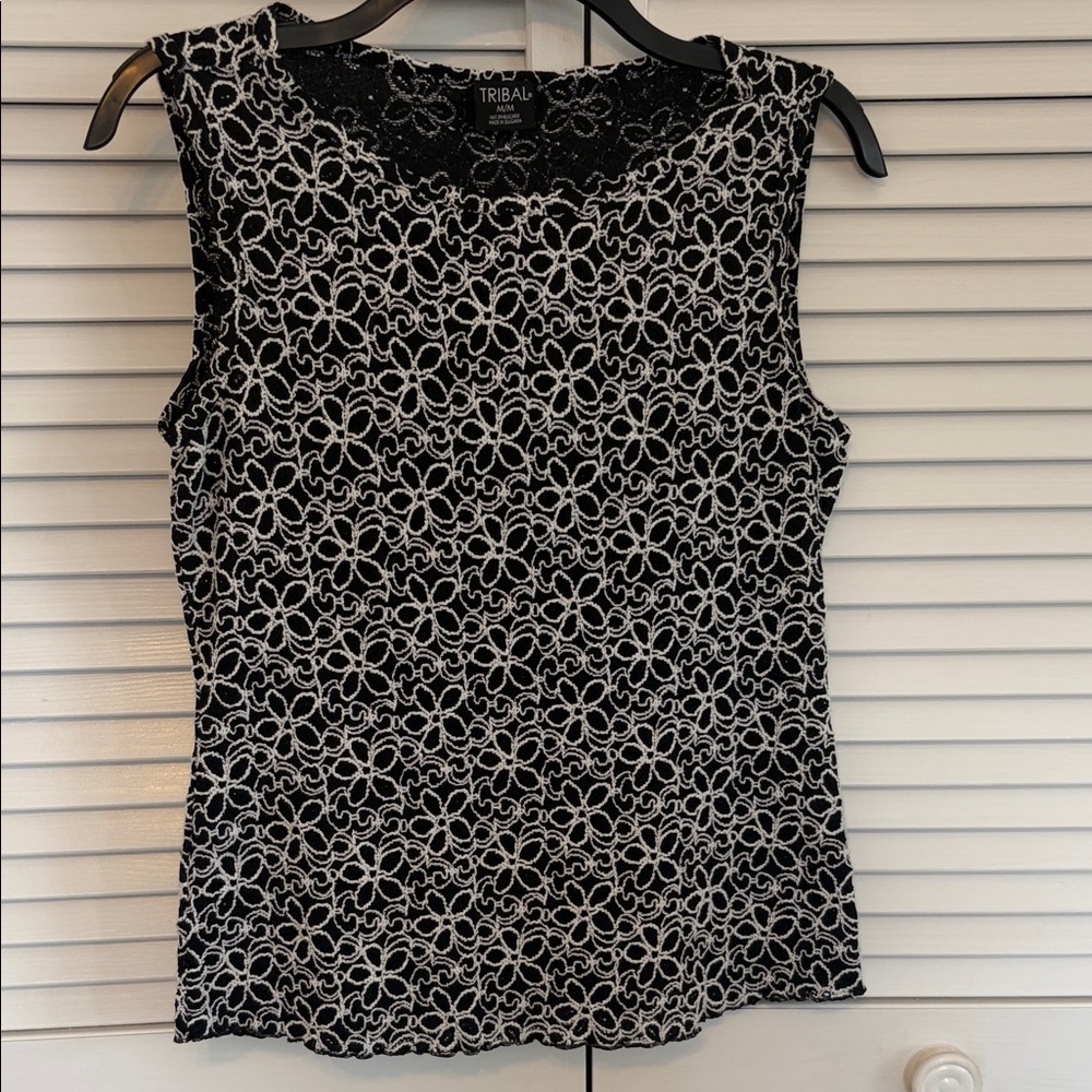 Tribal Women’s Med Black White Flowers Sleeveless Top Shell Stretchy Embroidered